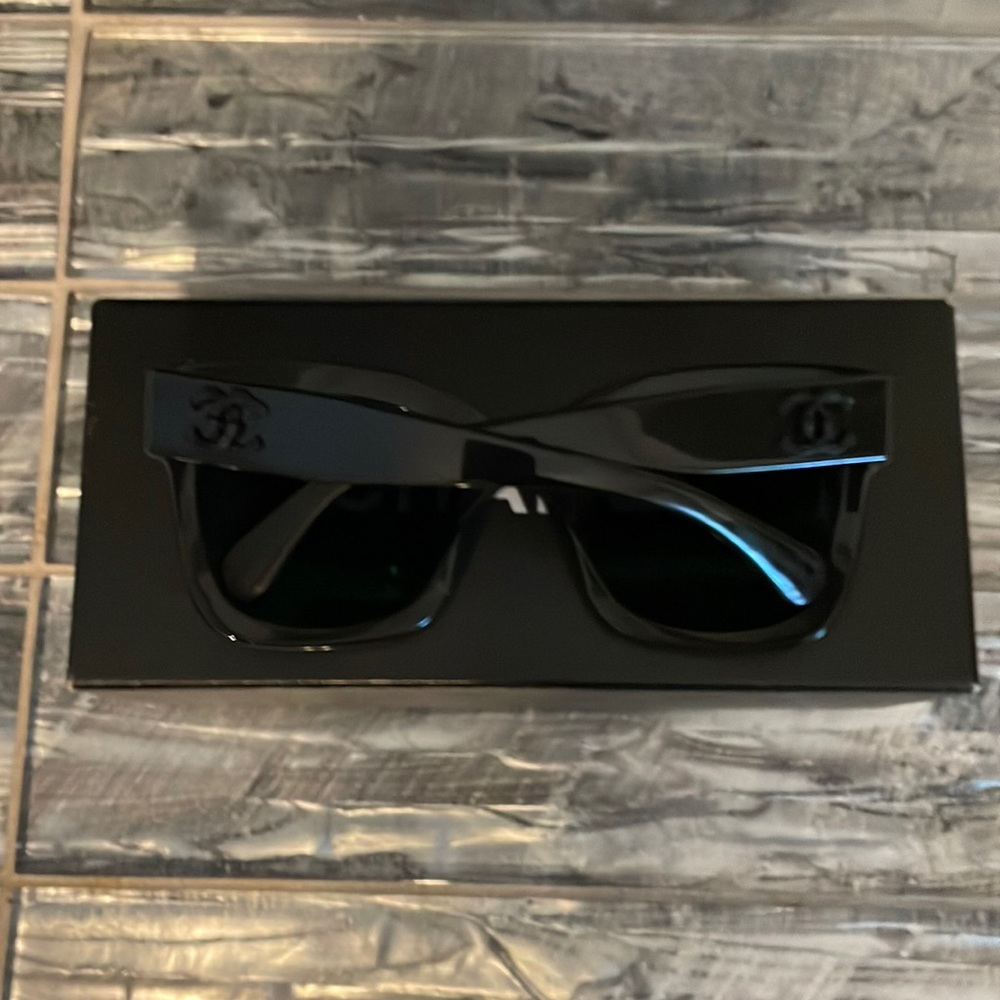 Black CHANEL sunglasses with box